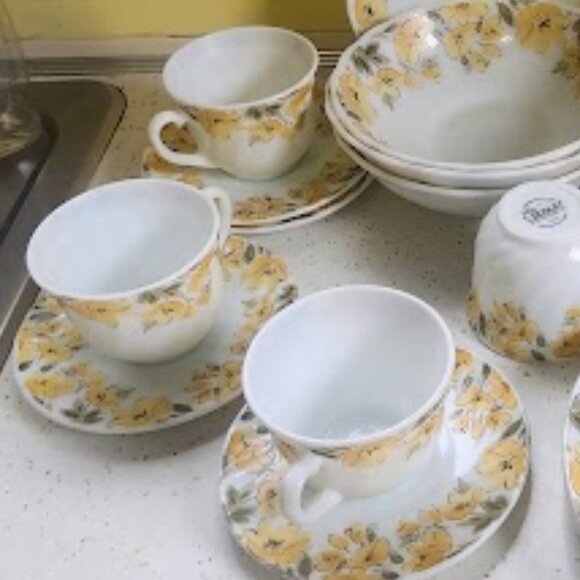 Vintage Gibson Dinnerware Floral- Set of 20 - Picture 2 of 7
